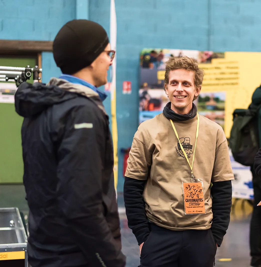 Une discussion cordiale avec des membres de Cargonautes.