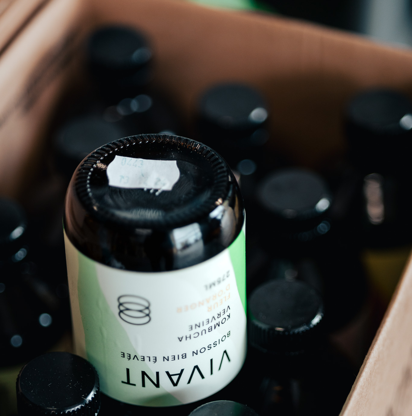 Un carton de bouteille vides collectées par Cargonautes